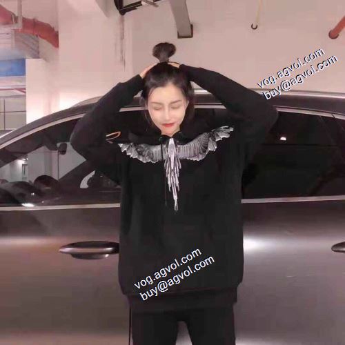 2021秋冬 マルセロバーロン スーパーコピー Marcelo Burlon パーカー 海外セレブ愛用 ロゴパーカー