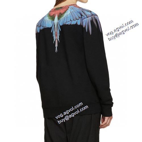 お洒落に魅せる 2021秋冬 マルセロバーロン プルオーバーパーカー スタイリッシュな印象 Marcelo Burlon ブランドスーパーコピー
