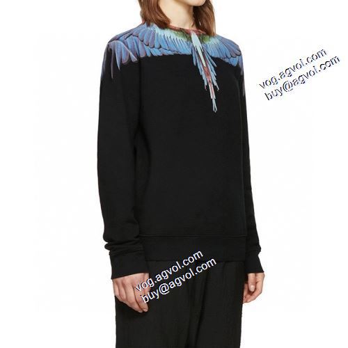 お洒落に魅せる 2021秋冬 マルセロバーロン プルオーバーパーカー スタイリッシュな印象 Marcelo Burlon ブランドスーパーコピー