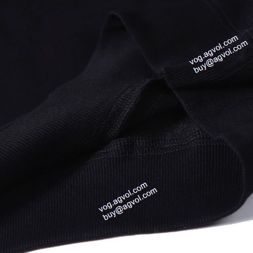 お洒落に魅せる 2021秋冬 マルセロバーロン プルオーバーパーカー スタイリッシュな印象 Marcelo Burlon ブランドスーパーコピー