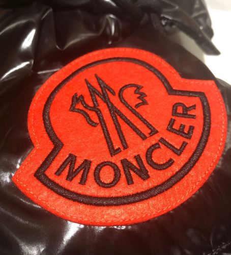 2021秋冬 モンクレール MONCLER 2色可選 フードづき 希少価値大！ モンクレール偽物ブランド 軽量ダウンジャケット 秋冬を彩る一着