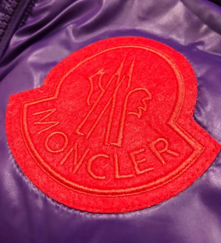 2021秋冬 モンクレール MONCLER 2色可選 フードづき 希少価値大！ モンクレール偽物ブランド 軽量ダウンジャケット 秋冬を彩る一着