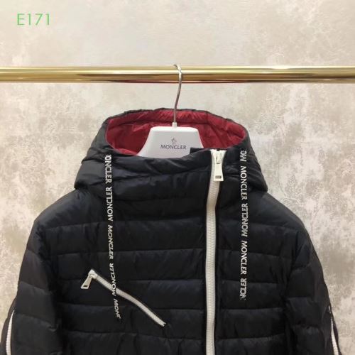 軽量ダウンジャケット フードづき 2021秋冬 モンクレール MONCLER 何にでも合わせ易く格好良く決まる モンクレールブランド コピー 綺麗に決まるフォルム！