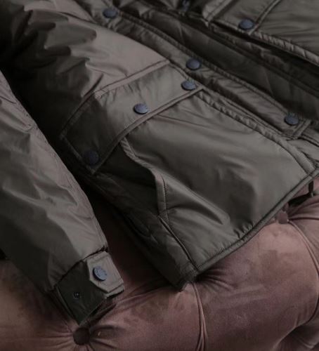 ダウンプレミアムダウンジャケット 2021秋冬 2色可選 肌寒い季節に欠かせない モンクレール MONCLER モンクレールブランドコピー 海外セレブ愛用