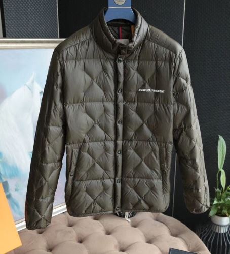 軽量ダウンジャケット スリムなシルエットデザイン モンクレールスーパーコピー 激安 2021秋冬 モンクレール MONCLER 耐久性のある