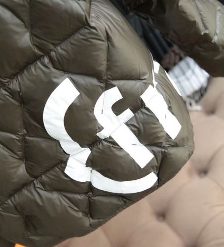 軽量ダウンジャケット スリムなシルエットデザイン モンクレールスーパーコピー 激安 2021秋冬 モンクレール MONCLER 耐久性のある