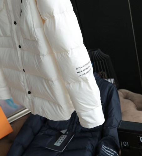 お洒落に魅せる 軽量ダウン モンクレールコピーブランド 2021秋冬 モンクレール MONCLER 3色可選 カジュアルに着こなせるデザイン
