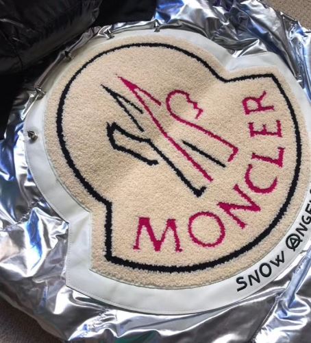 ポケットづき 軽量ダウンジャケット モンクレールスーパーコピー 2021秋冬 モンクレール MONCLER 4色可選 フードづき 存在感のある