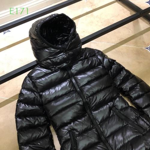 2021秋冬 モンクレール MONCLER 軽量ダウンジャケット モンクレールコピー ブランド 寒い季節にピッタリの一枚 秋のお出かけに最適 コーデに合わせ