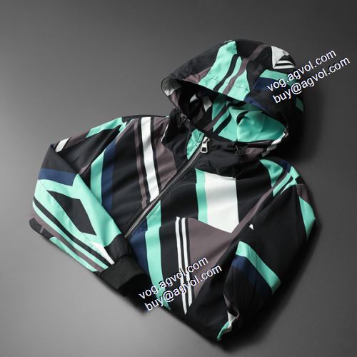 モンクレールコピーブランド 先行販売 2021秋冬 モンクレール MONCLER ジャケット 堪能できるコート