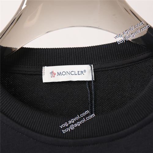 ポップ モンクレール偽物ブランド プルオーバーパーカー 2021秋冬 モンクレール MONCLER プリントパーカ