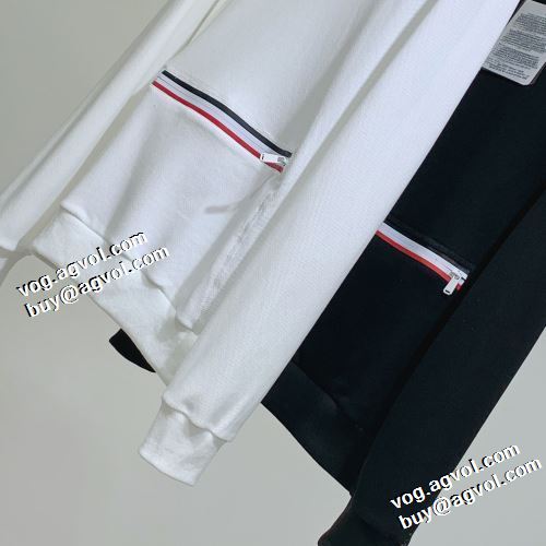  2021秋冬 モンクレール MONCLER 超目玉 モンクレールコピーブランド ジップパーカー 定番無地パーカー プルオーバーパーカー 秋の定番 2色可選。