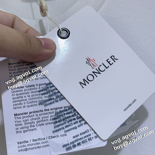  2021秋冬 モンクレール MONCLER 超目玉 モンクレールコピーブランド ジップパーカー 定番無地パーカー プルオーバーパーカー 秋の定番 2色可選。