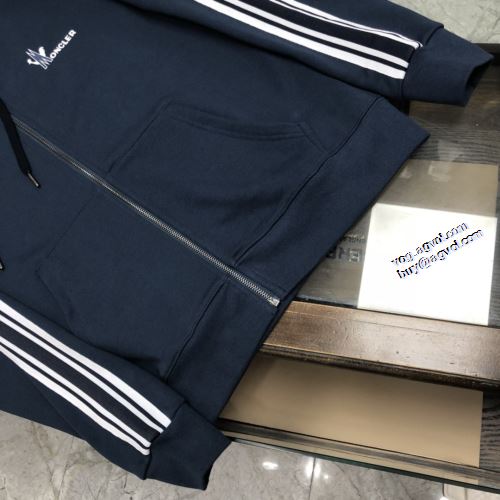 落ち着いた感覚 モンクレールコピー ブランド MONCLER 3色可選 2021秋冬 程よい厚み パーカー スタイリッシュ 秋の定番