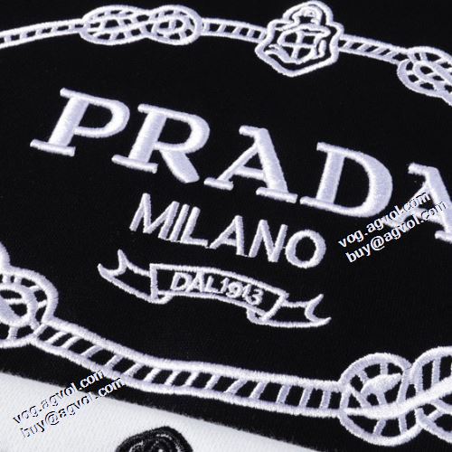 プラダブランドスーパーコピー 2021秋冬 抜群な楽チン感ある大定番 オシャレロゴパーカー プラダ PRADA プルオーバーパーカー 2色可選 ジップパーカー