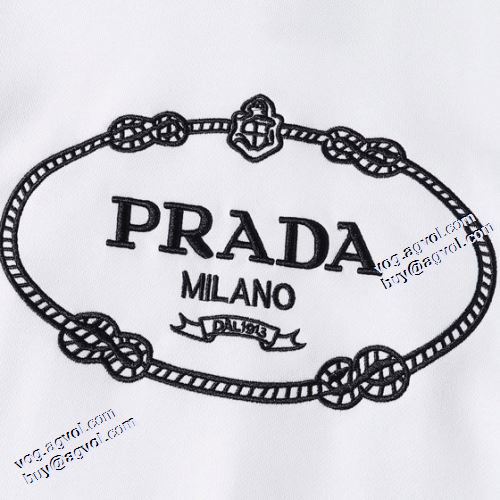 プラダブランドスーパーコピー 2021秋冬 抜群な楽チン感ある大定番 オシャレロゴパーカー プラダ PRADA プルオーバーパーカー 2色可選 ジップパーカー