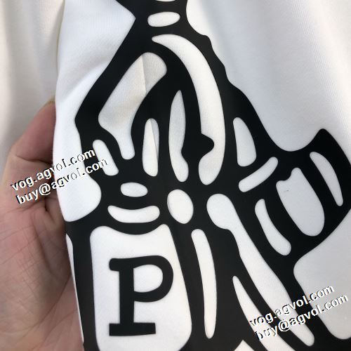プルオーバーパーカー もっとも高い人気を誇る オリジナルプリント プラダ PRADA 大好評 プラダコピー 2021秋冬 ロゴパーカー 2色可選 