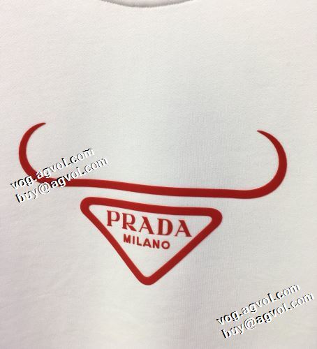 利便性に優れ プラダブランドスーパーコピー 2021秋冬 プラダ PRADA 4色可選 オシャレロゴパーカー 秋の定番 プルオーバーパーカー