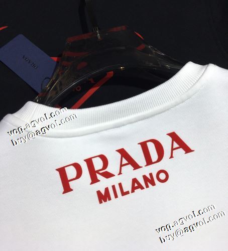 利便性に優れ プラダブランドスーパーコピー 2021秋冬 プラダ PRADA 4色可選 オシャレロゴパーカー 秋の定番 プルオーバーパーカー