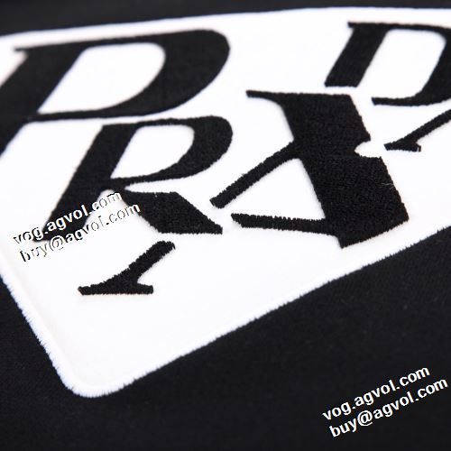プルオーバーパーカー 2021秋冬 コスパ最高のプライス 2色可選 プラダ PRADA ロゴパーカー プラダブランド 偽物 通販 スタイリッシュ