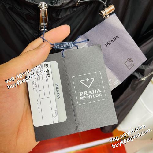 2021秋冬 プラダ PRADA 秋のお出かけに最適 プラダ偽物ブランド 2色可選 ジャケット フード付きコート 堪能できるコート
