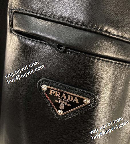 革ジャンパーコート プラダ PRADA 2021秋冬 こだわりのコート 落ち着いた質感 プラダブランドコピー おしゃれな装い