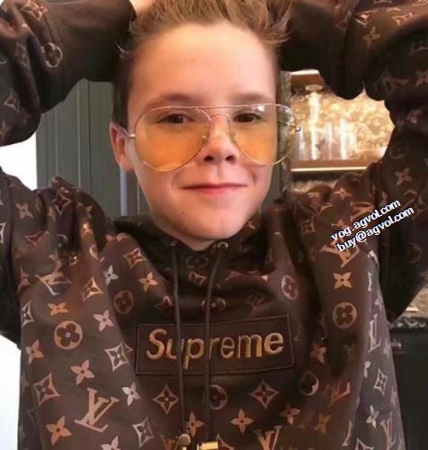 ロゴパーカー シュプリームスーパーコピー ポケットづき 2022新作 SUPREME パーカー 綺麗に決まるフォルム！男女兼用パーカー