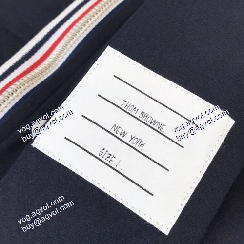 機能性も備えたアイテム 2021秋冬 トムブラウン THOM BROWNE コート トムブラウンコートコピー 立体的な衿元 軽量ジャケット 