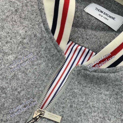 ちょうどいい丈感 人目を惹くデザイン 2021秋冬 トムブラウン THOM BROWNE ジャケット トムブラウンブランジャケットコピー 洗練を十分に演出する 