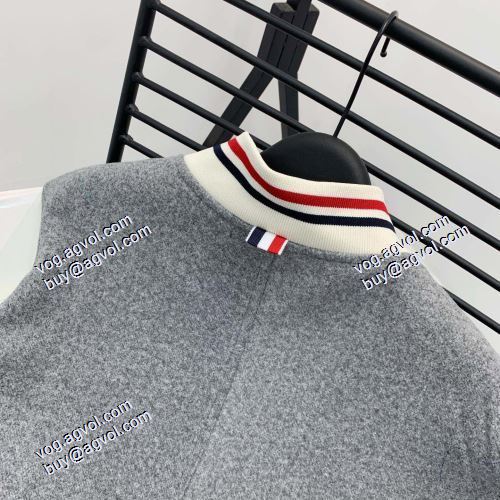 ちょうどいい丈感 人目を惹くデザイン 2021秋冬 トムブラウン THOM BROWNE ジャケット トムブラウンブランジャケットコピー 洗練を十分に演出する 