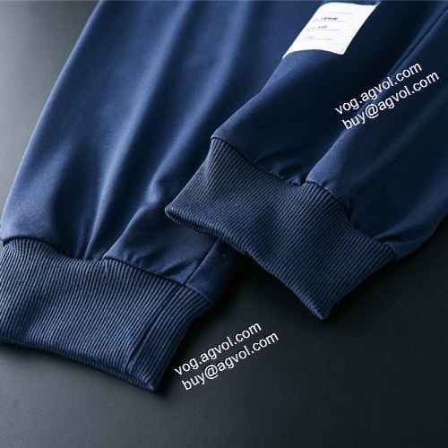 2021秋冬 トムブラウン シンプルなデザイン THOM BROWNE トムブラウンブランド 偽物 通販 超目玉 セットアップ上下 3色可選 風合いの出る 