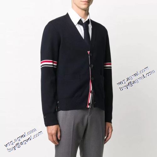 上品上質 セーター  スナップ止め仕様 2021秋冬 トムブラウン THOM BROWNE トムブラウンコピー 楽に着用出来る