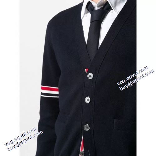 上品上質 セーター  スナップ止め仕様 2021秋冬 トムブラウン THOM BROWNE トムブラウンコピー 楽に着用出来る