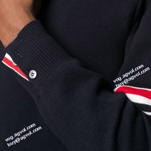 上品上質 セーター  スナップ止め仕様 2021秋冬 トムブラウン THOM BROWNE トムブラウンコピー 楽に着用出来る
