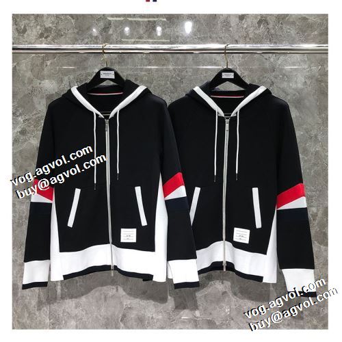 ジャケット 2021秋冬 2色可選 トムブラウン THOM BROWNE 人目を惹くデザイン トムブラウンコピー 秋の定番 プリントパーカ 程よい厚み