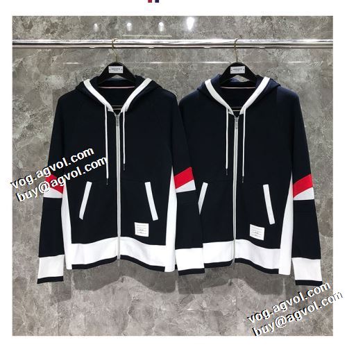 ジャケット 2021秋冬 2色可選 トムブラウン THOM BROWNE 人目を惹くデザイン トムブラウンコピー 秋の定番 プリントパーカ 程よい厚み