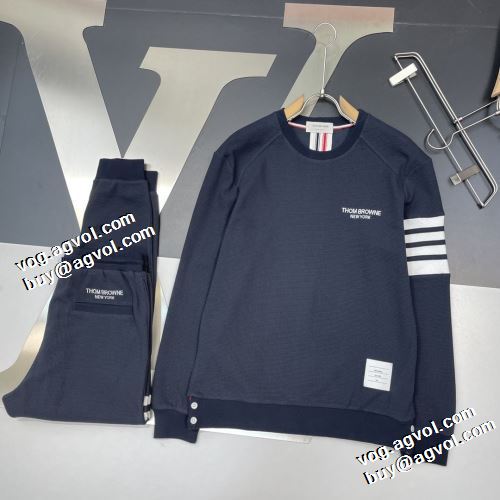トムブラウン THOM BROWNE 2021秋冬 トムブラウン偽物ブランド 人気ブランド ジャージセット 風合いの出る オシャレロゴパーカー