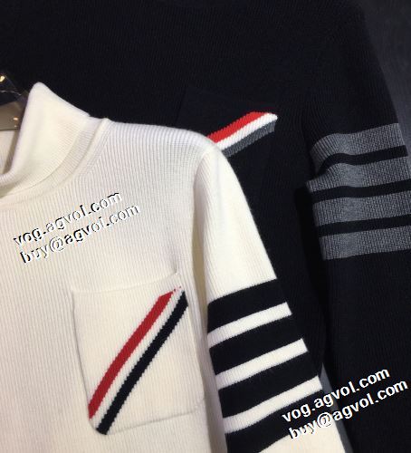 セーター 2色可選 海外セレブ愛用 2021秋冬 トムブラウン THOM BROWNE トムブラウンスーパーコピー 代引 ハリのある タートルネックのセーター