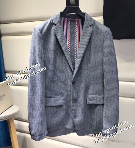 スーツ レジャー 2021秋冬 トムブラウン THOM BROWNE トムブラウンブランドコピー 極上の着心地 テーラードジャケット 高級感漂わせる