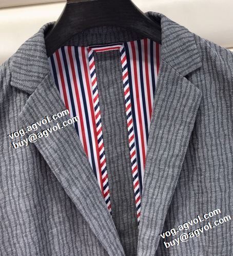 スーツ レジャー 2021秋冬 トムブラウン THOM BROWNE トムブラウンブランドコピー 極上の着心地 テーラードジャケット 高級感漂わせる