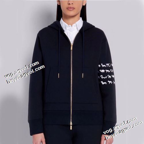 ジャケット 2021秋冬 スタイリッシュな印象 トムブラウン THOM BROWNE トムブラウンコピー ブランド フード付きコート シンプルなデザイン