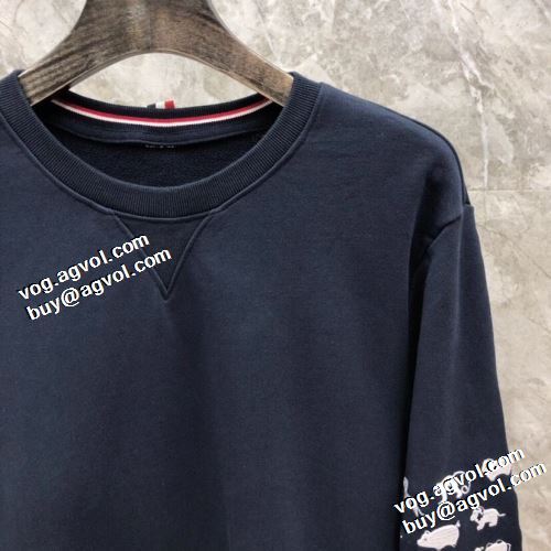 トムブラウンブランド 偽物 通販 オリジナル 2021秋冬 プルオーバーパーカー トムブラウン THOM BROWNE 幅広いジャンル プリントパーカ