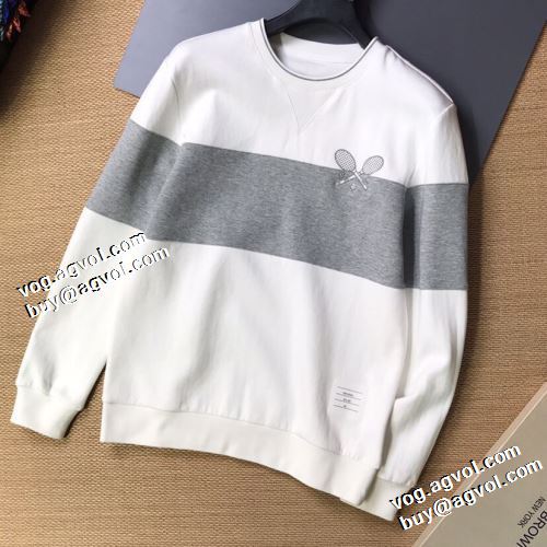 トムブラウン THOM BROWNE 袖ライン プルオーバーパーカー 3色可選 トムブラウンコピーブランド ジップパーカー 存在感のある 2021秋冬