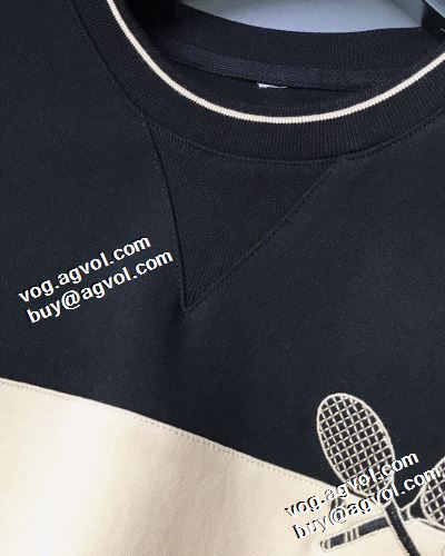 トムブラウン THOM BROWNE 袖ライン プルオーバーパーカー 3色可選 トムブラウンコピーブランド ジップパーカー 存在感のある 2021秋冬