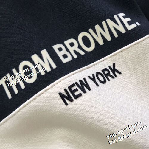 トムブラウン THOM BROWNE 袖ライン プルオーバーパーカー 3色可選 トムブラウンコピーブランド ジップパーカー 存在感のある 2021秋冬