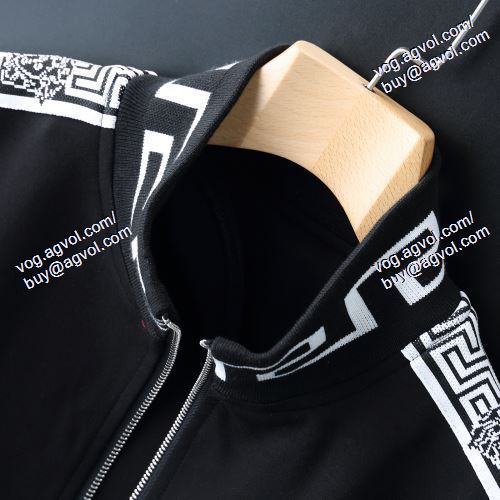 2021春夏 シンプルなデザイン 耐久性に優れ  上下セット VERSACEスーパーコピー ヴェルサーチVERSACE   