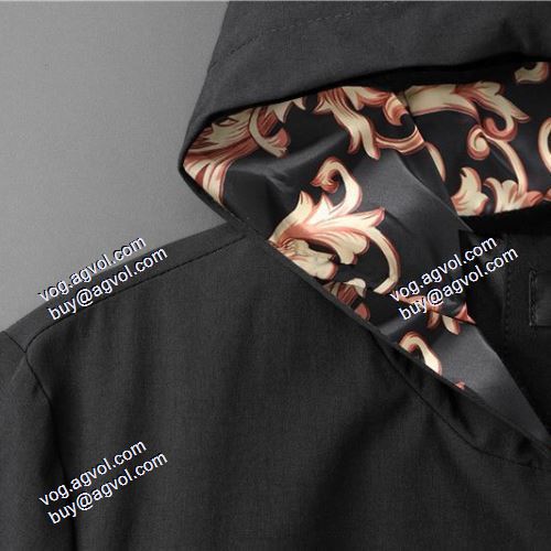 完成度の高い逸品 ダスター コート 2021秋冬 大花プリント ヴェルサーチVERSACE ブルゾン ヴェルサーチブランド コピー