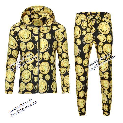 コート 高級感漂わせる 2021秋冬 ヴェルサーチVERSACE セットアップ上下 堪能できるコートヴェルサーチスーパーコピー