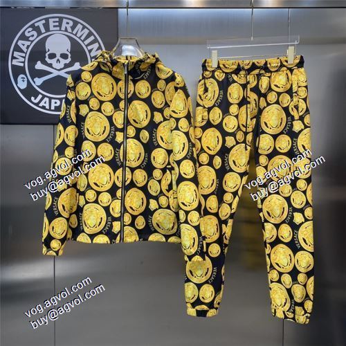 コート 高級感漂わせる 2021秋冬 ヴェルサーチVERSACE セットアップ上下 堪能できるコートヴェルサーチスーパーコピー