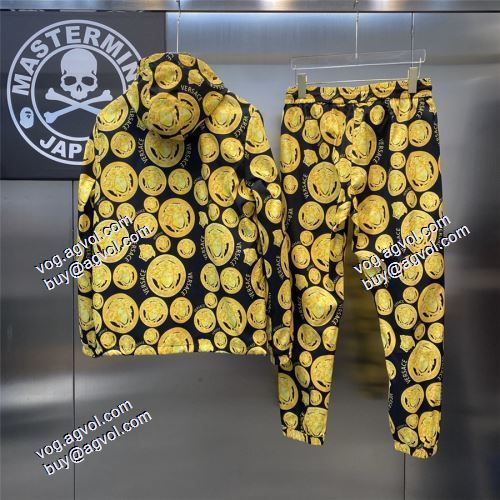 コート 高級感漂わせる 2021秋冬 ヴェルサーチVERSACE セットアップ上下 堪能できるコートヴェルサーチスーパーコピー